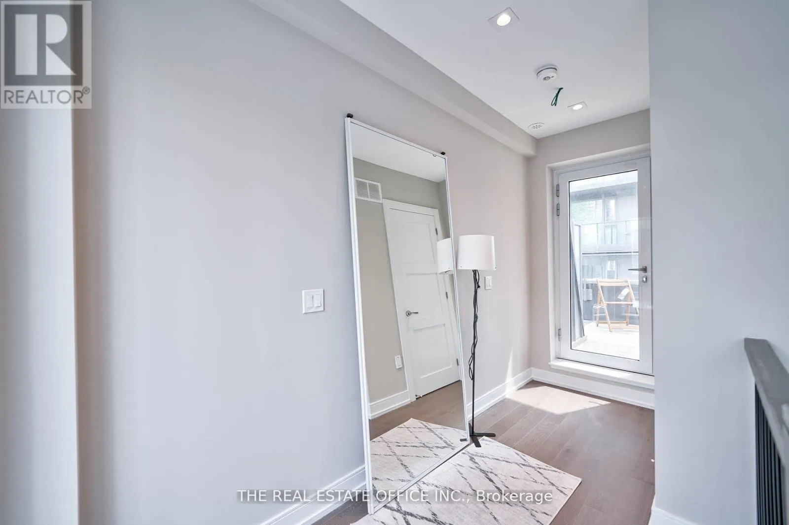 TH 2 - 33 DUNDONALD STREET S