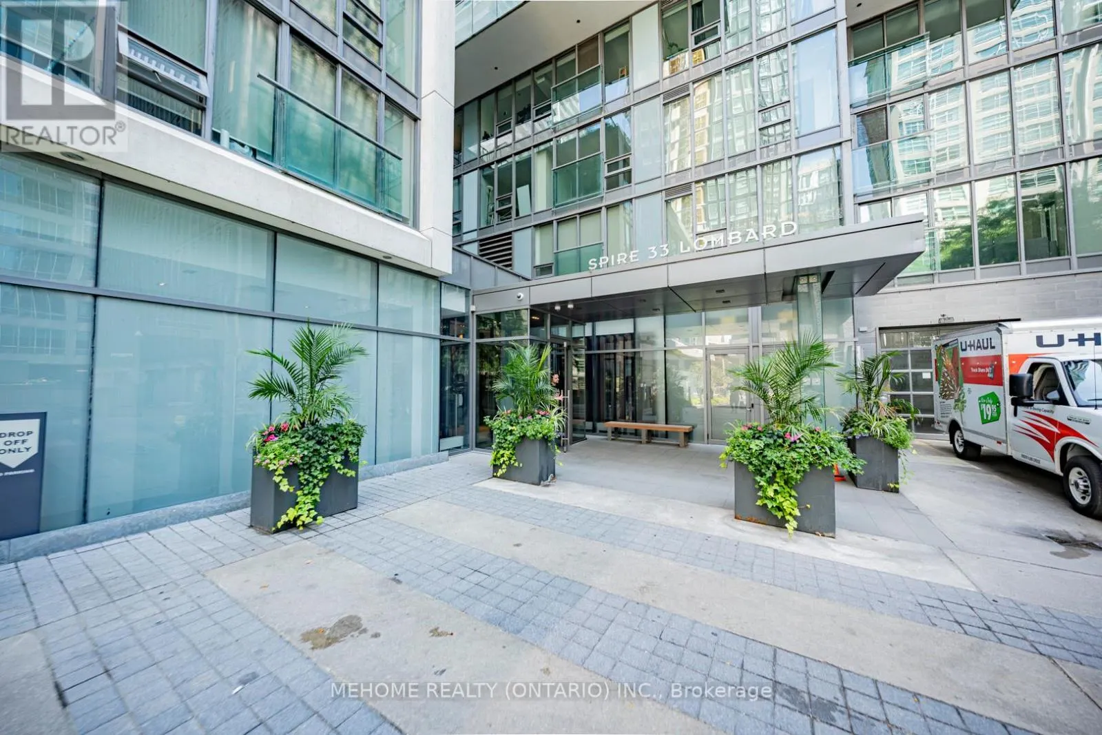 1704 - 33 LOMBARD STREET