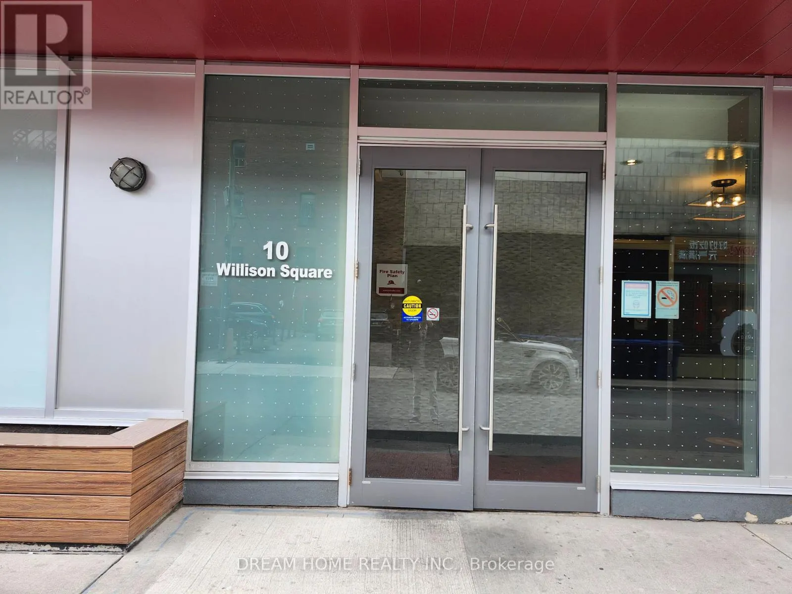 PH06 - 10 WILLISON SQUARE