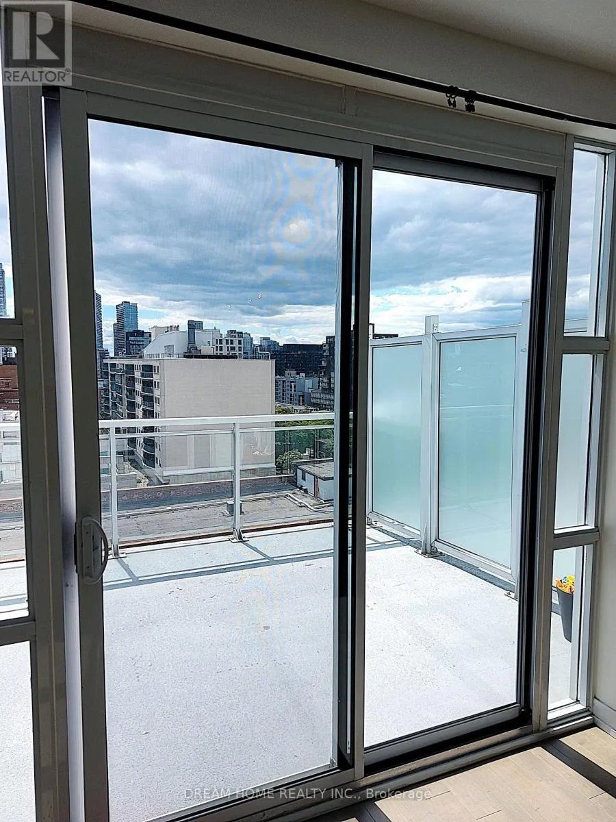 PH06 - 10 WILLISON SQUARE