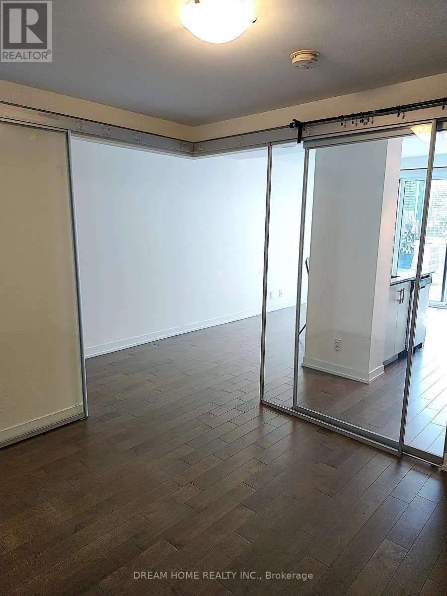 PH06 - 10 WILLISON SQUARE