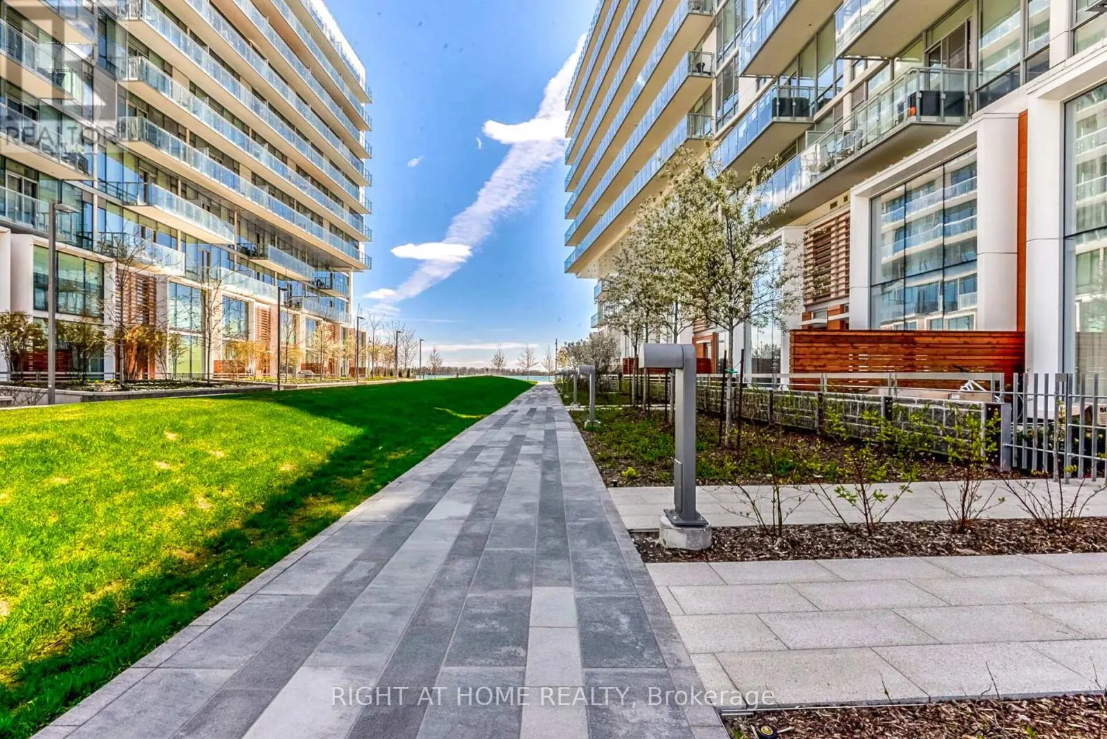 1109 - 29 QUEENS QUAY E