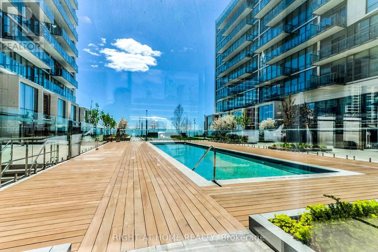 1109 - 29 QUEENS QUAY E