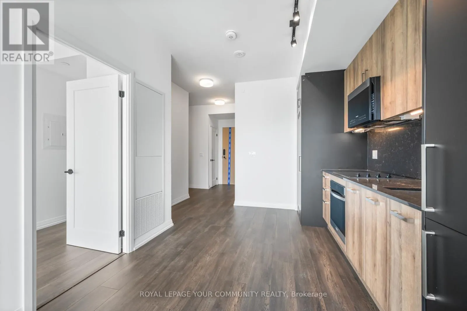 2708 - 280 DUNDAS STREET W