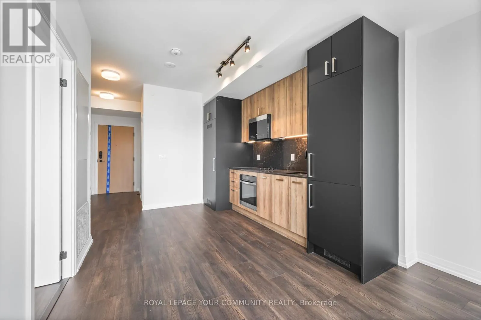2708 - 280 DUNDAS STREET W