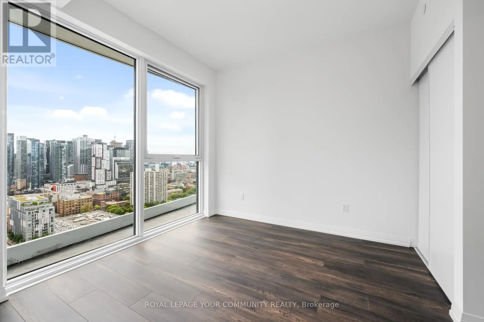2708 - 280 DUNDAS STREET W