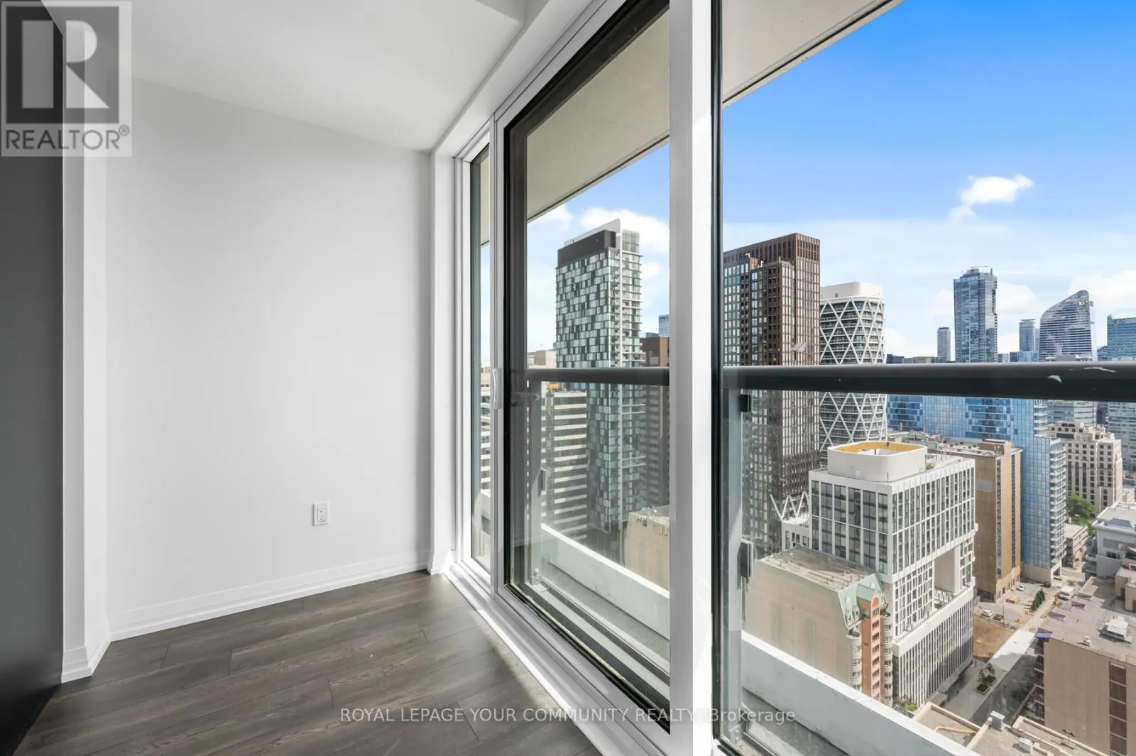 2708 - 280 DUNDAS STREET W