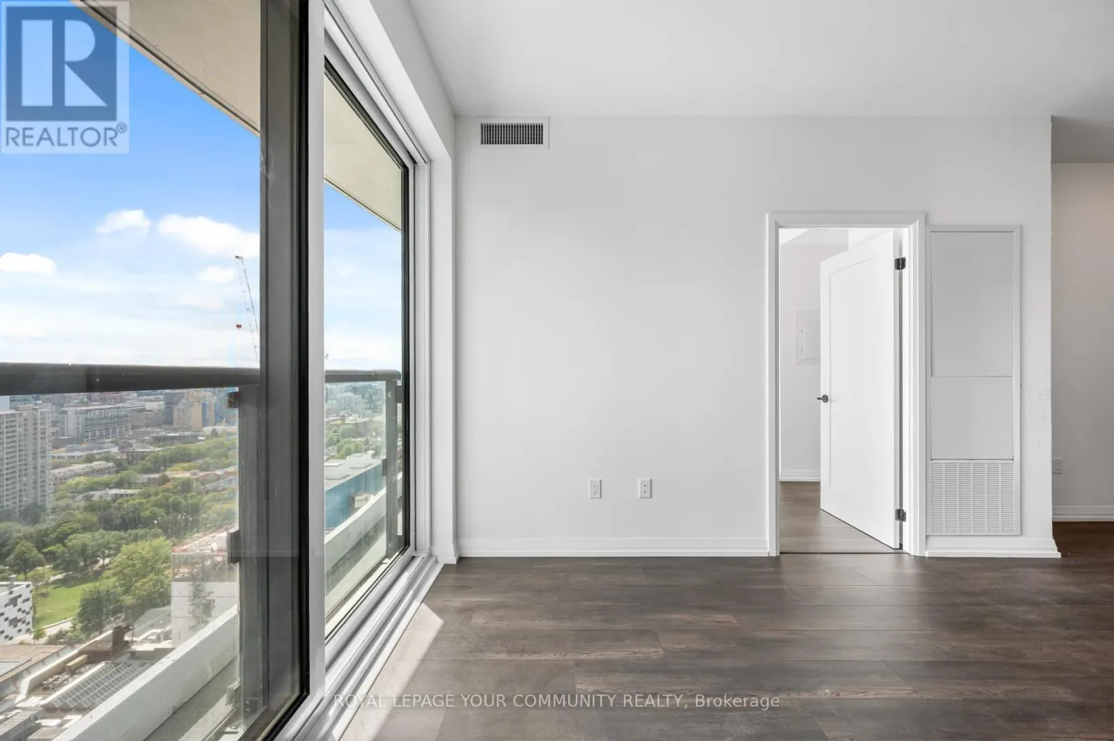 2708 - 280 DUNDAS STREET W