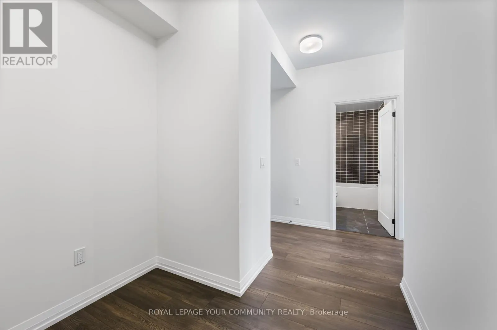 2708 - 280 DUNDAS STREET W