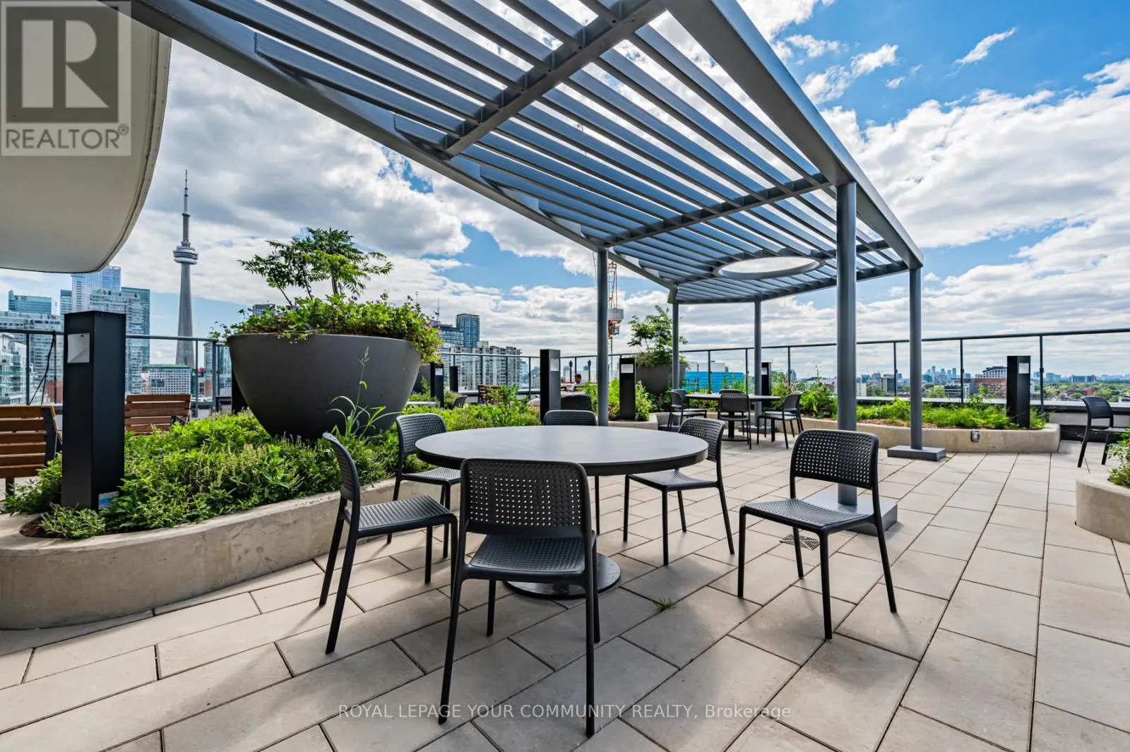 2708 - 280 DUNDAS STREET W