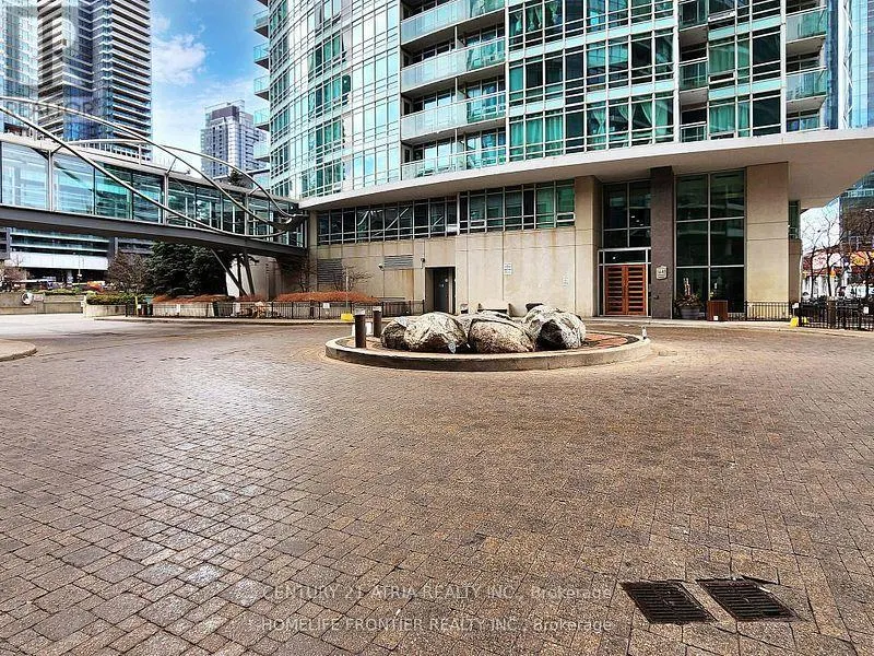 1902 - 373 FRONT STREET W
