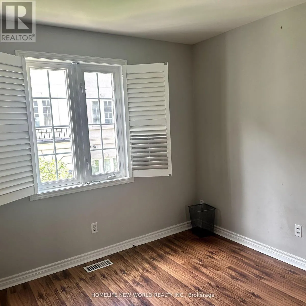 204 - 11 EVERSON DRIVE