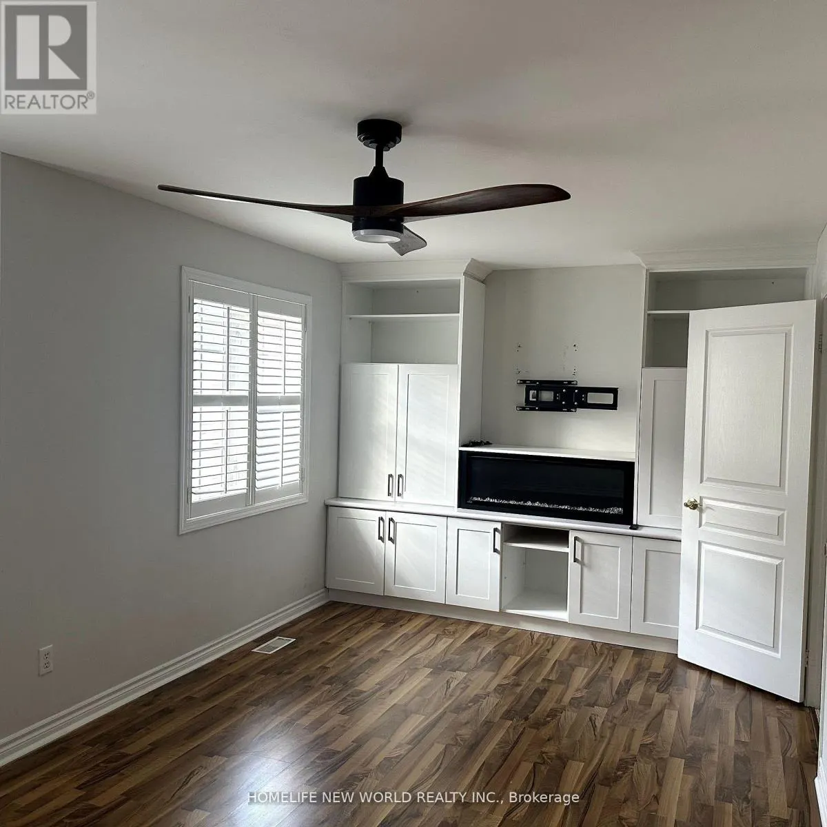 204 - 11 EVERSON DRIVE
