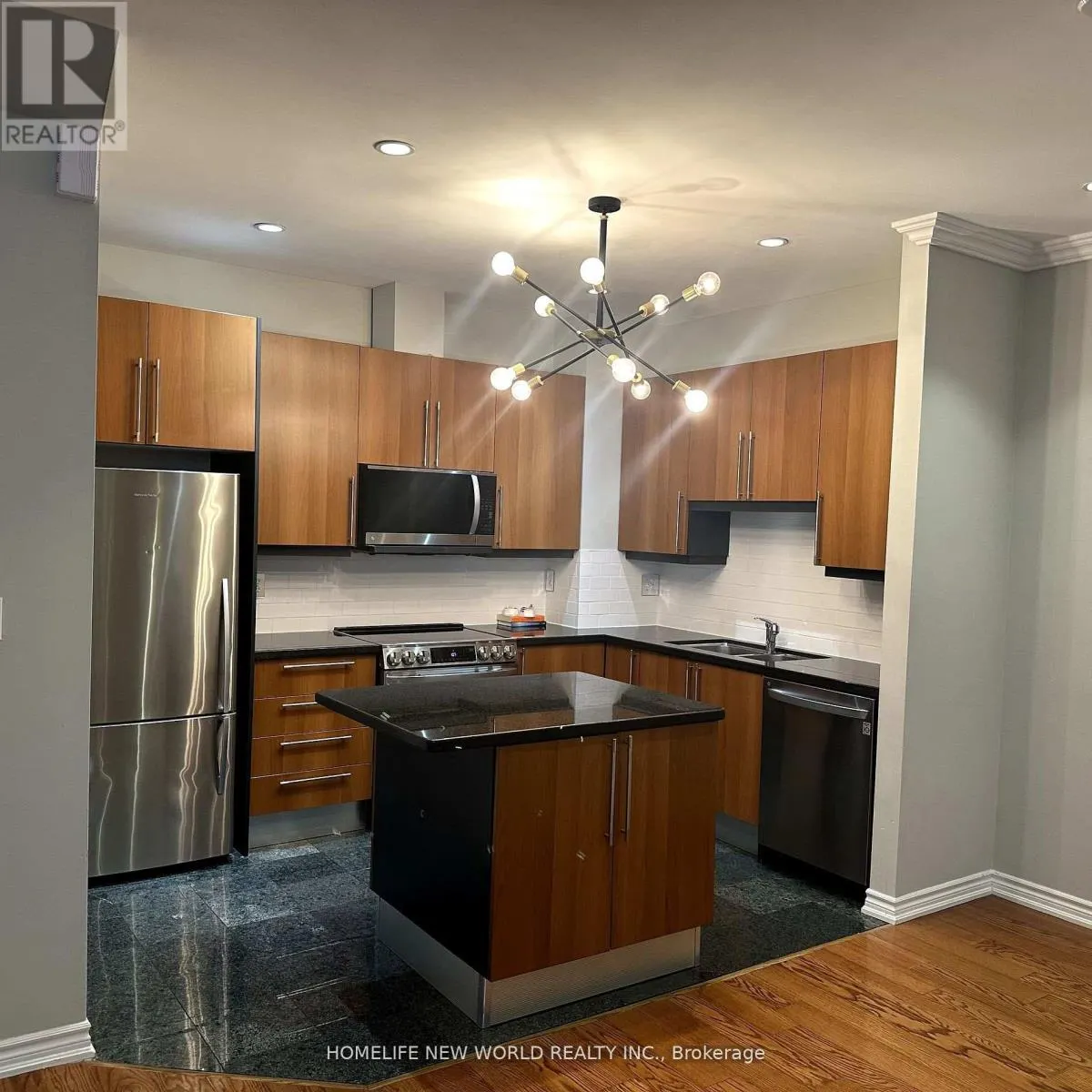 204 - 11 EVERSON DRIVE