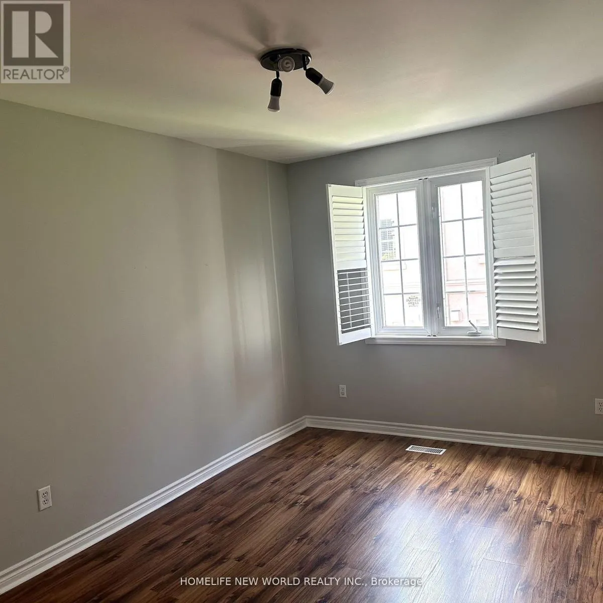 204 - 11 EVERSON DRIVE