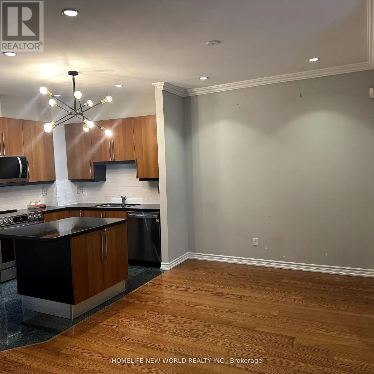 204 - 11 EVERSON DRIVE