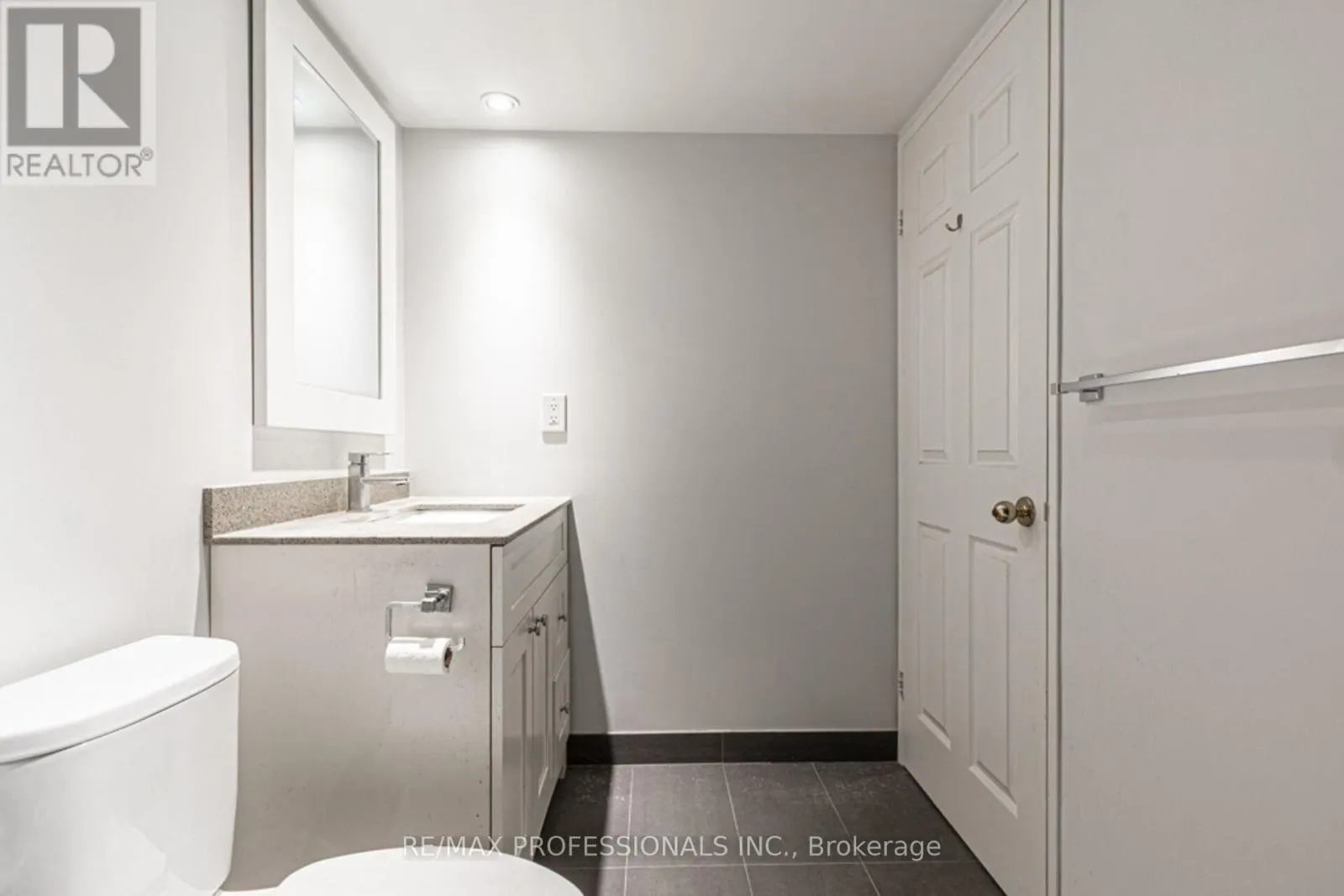 405 - 705 KING STREET W
