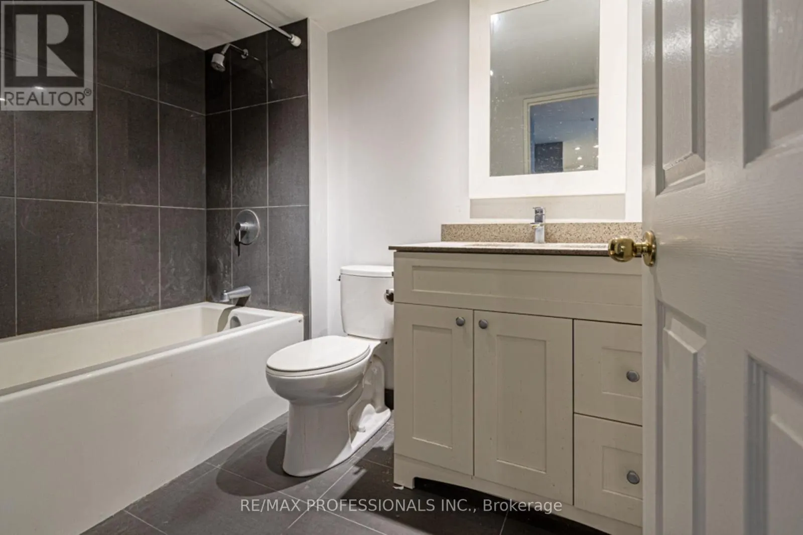 405 - 705 KING STREET W