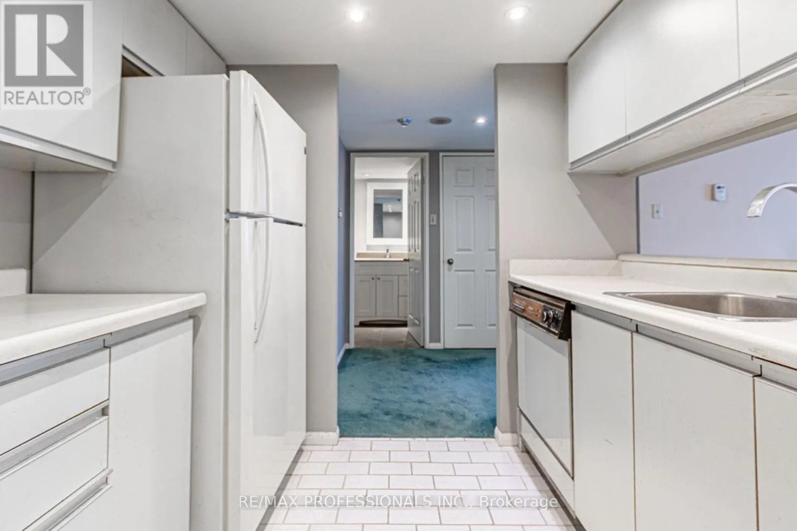 405 - 705 KING STREET W