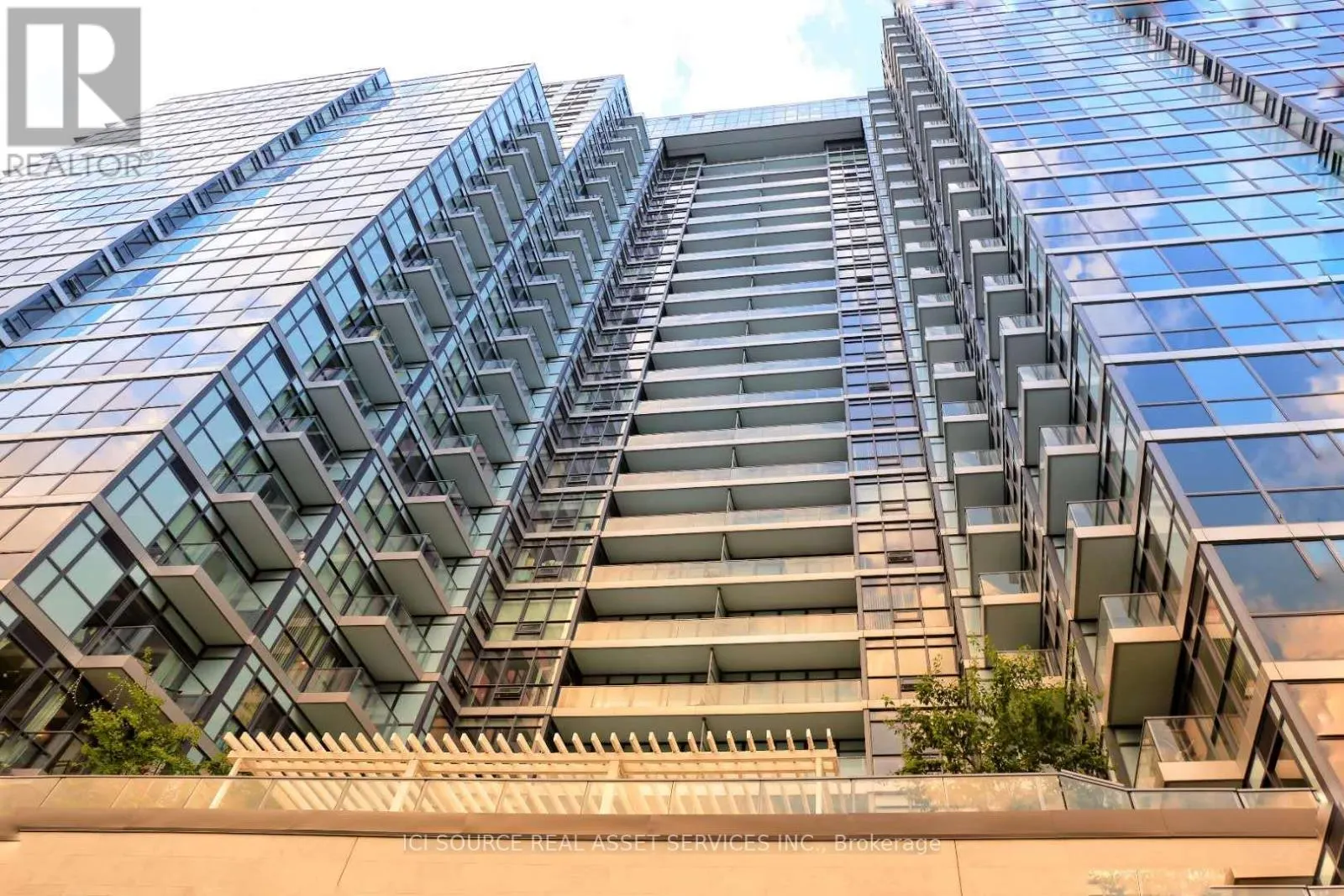 2204 - 210 SIMCOE STREET