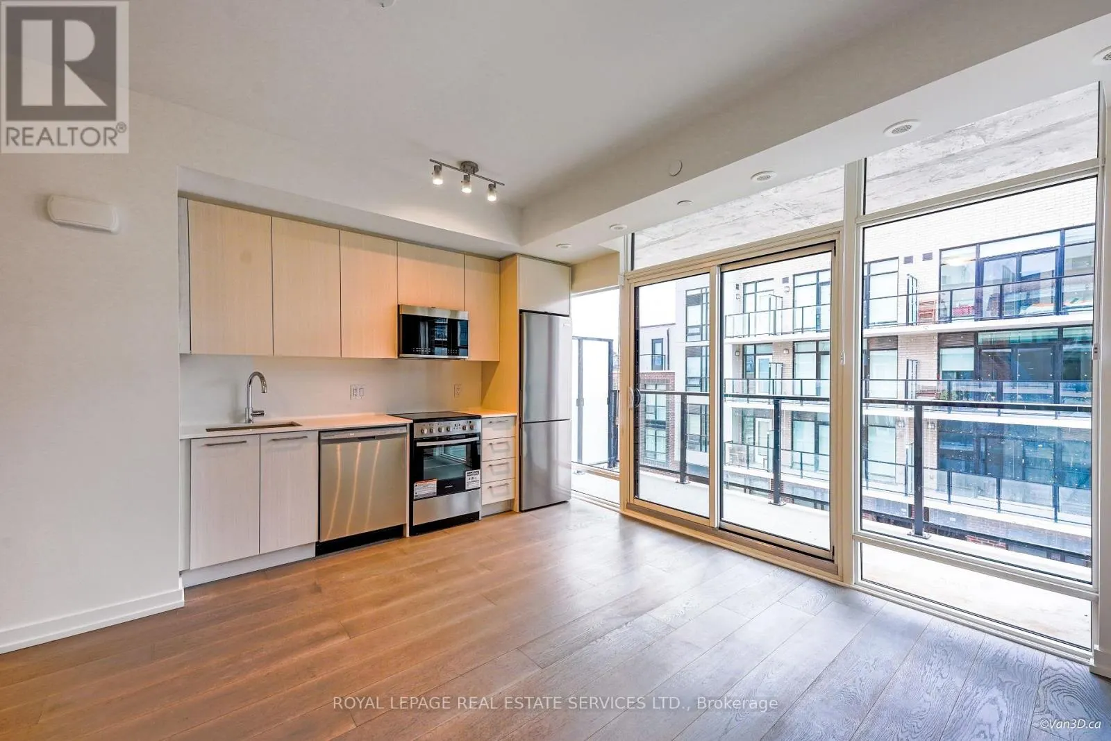 47 - 861 SHEPPARD AVENUE W