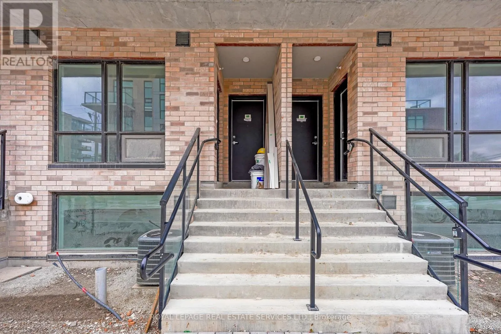 47 - 861 SHEPPARD AVENUE W