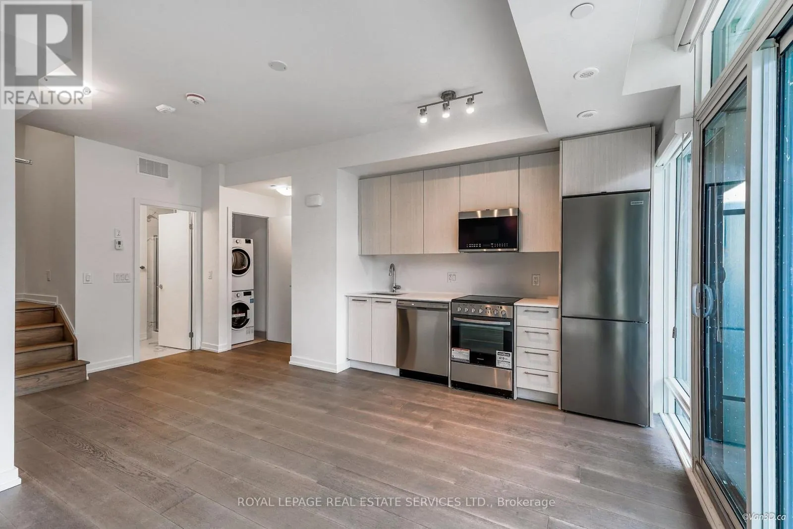 47 - 861 SHEPPARD AVENUE W