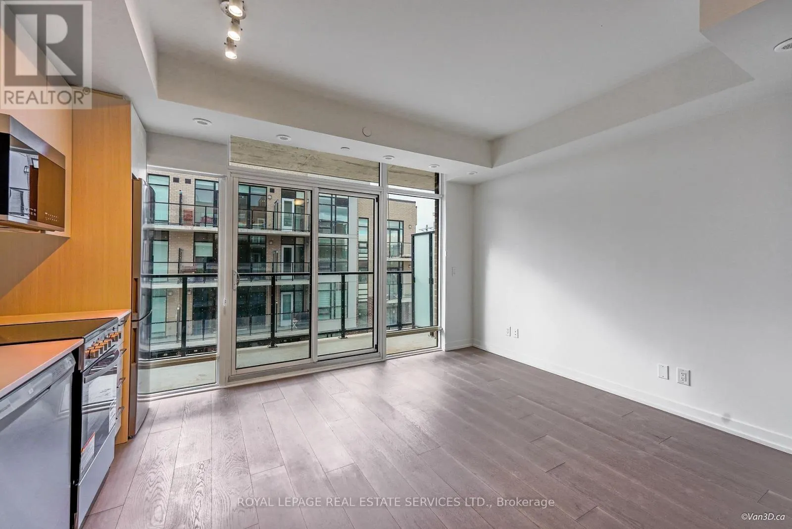 47 - 861 SHEPPARD AVENUE W