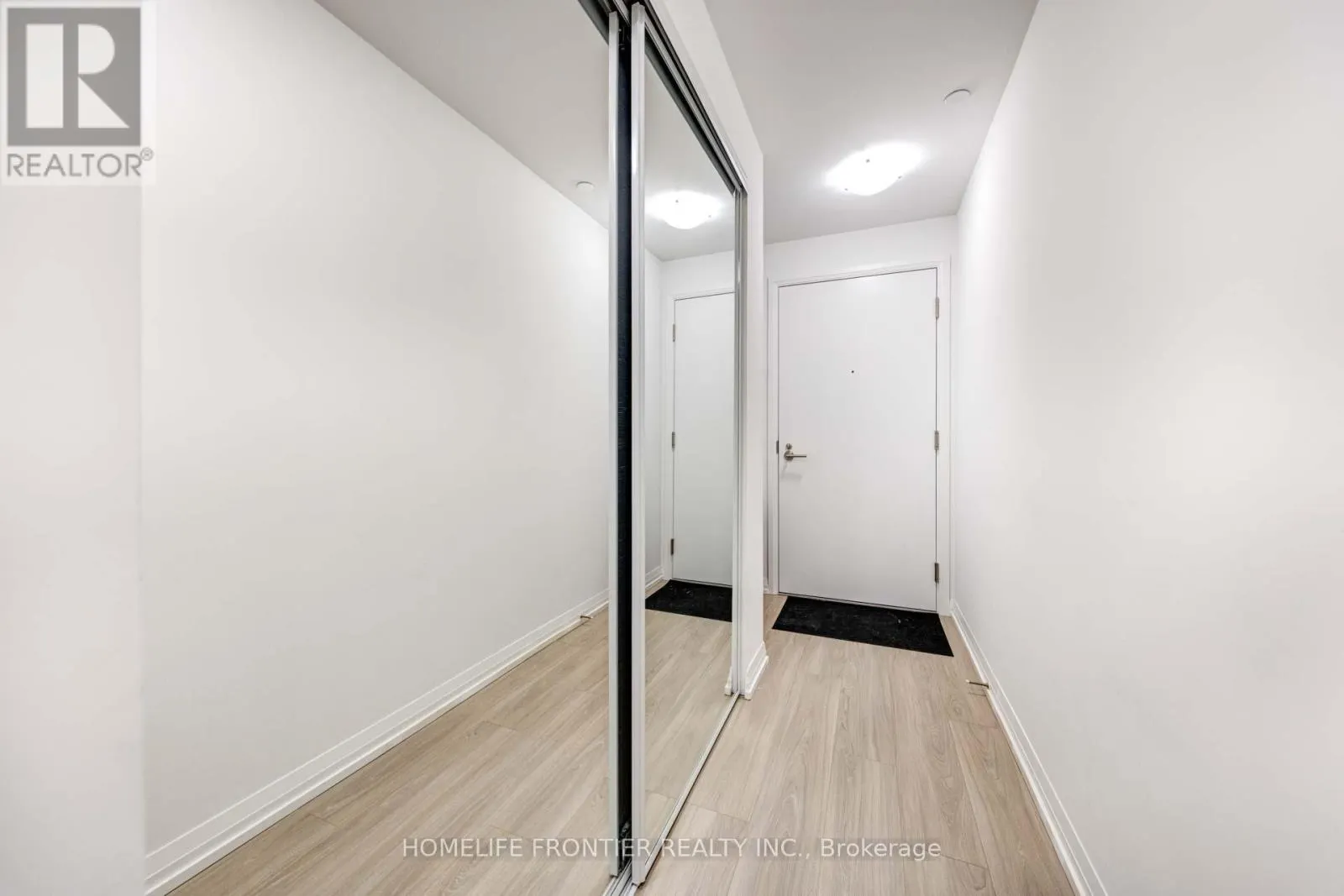 805 - 8 WIDMER STREET