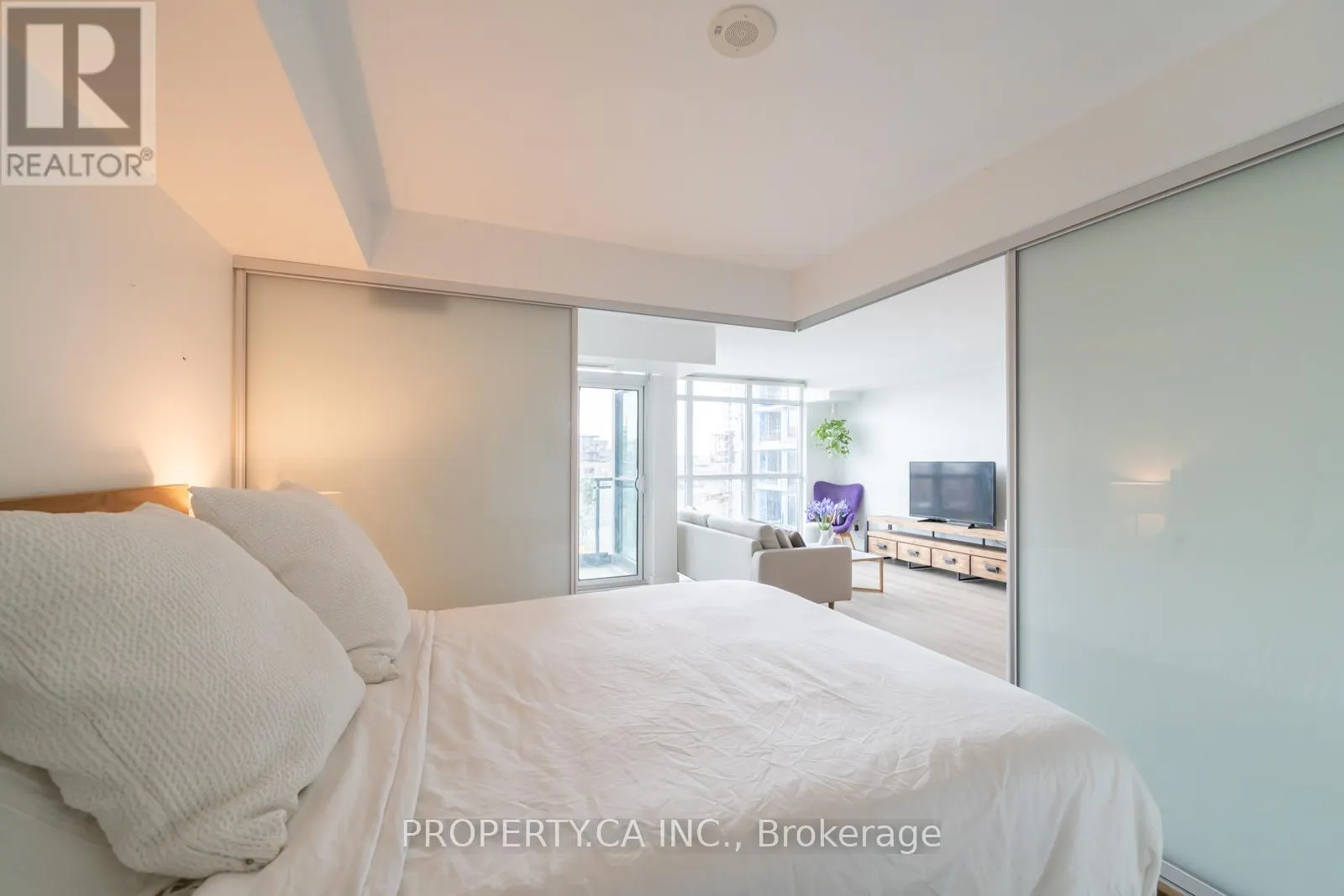 512 - 1171 QUEEN STREET W
