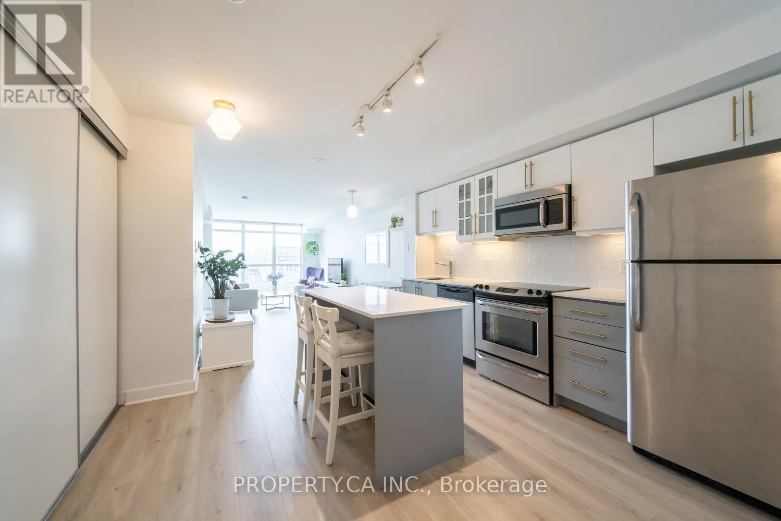 512 - 1171 QUEEN STREET W