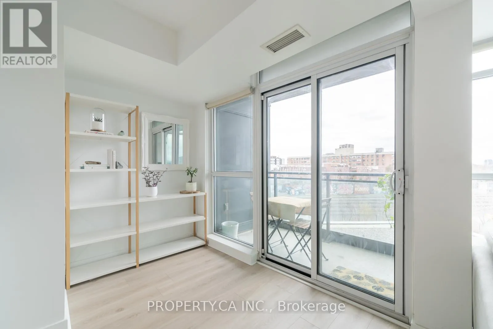 512 - 1171 QUEEN STREET W