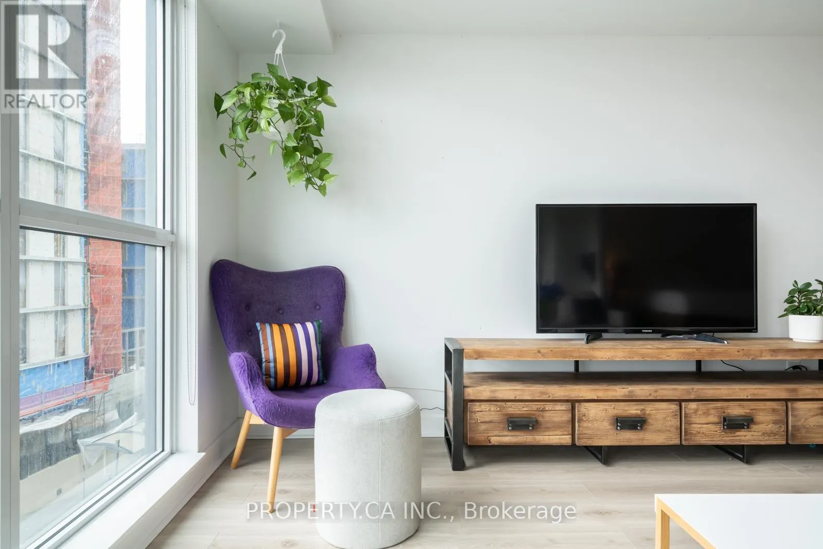 512 - 1171 QUEEN STREET W