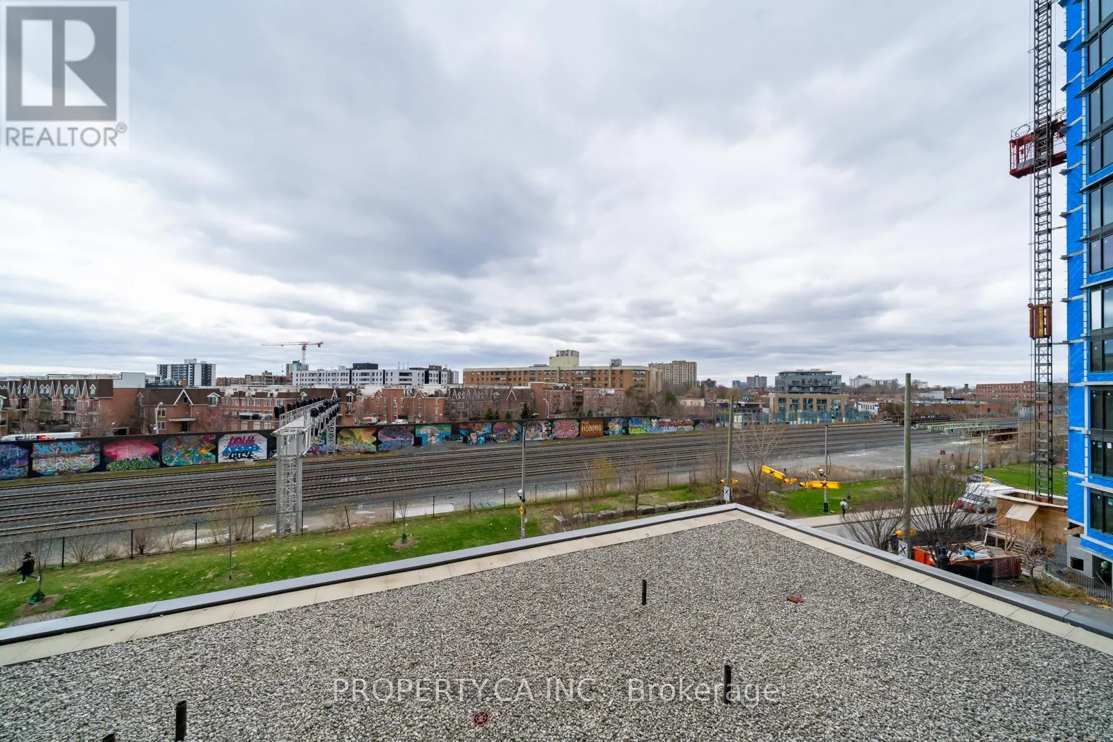512 - 1171 QUEEN STREET W