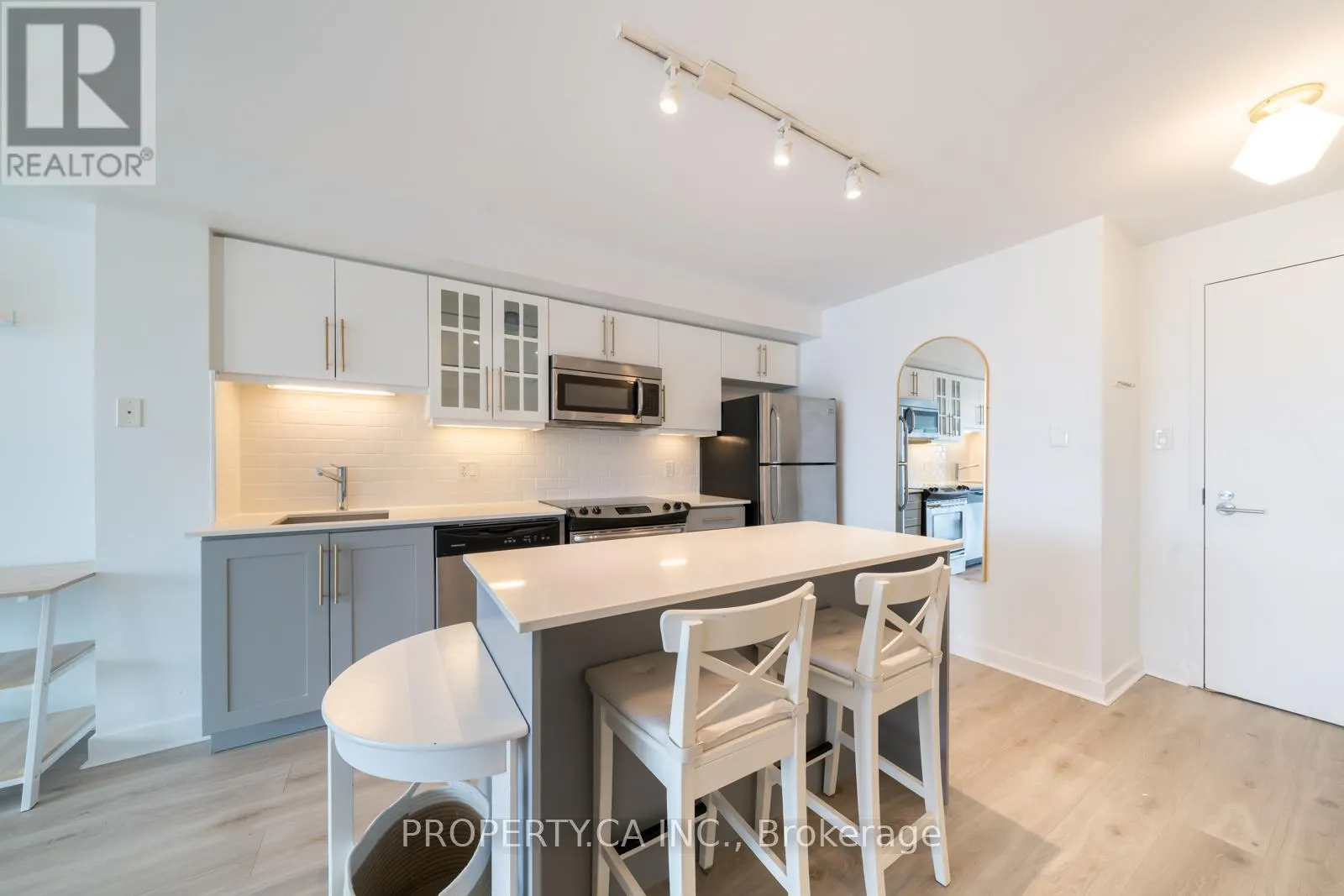 512 - 1171 QUEEN STREET W