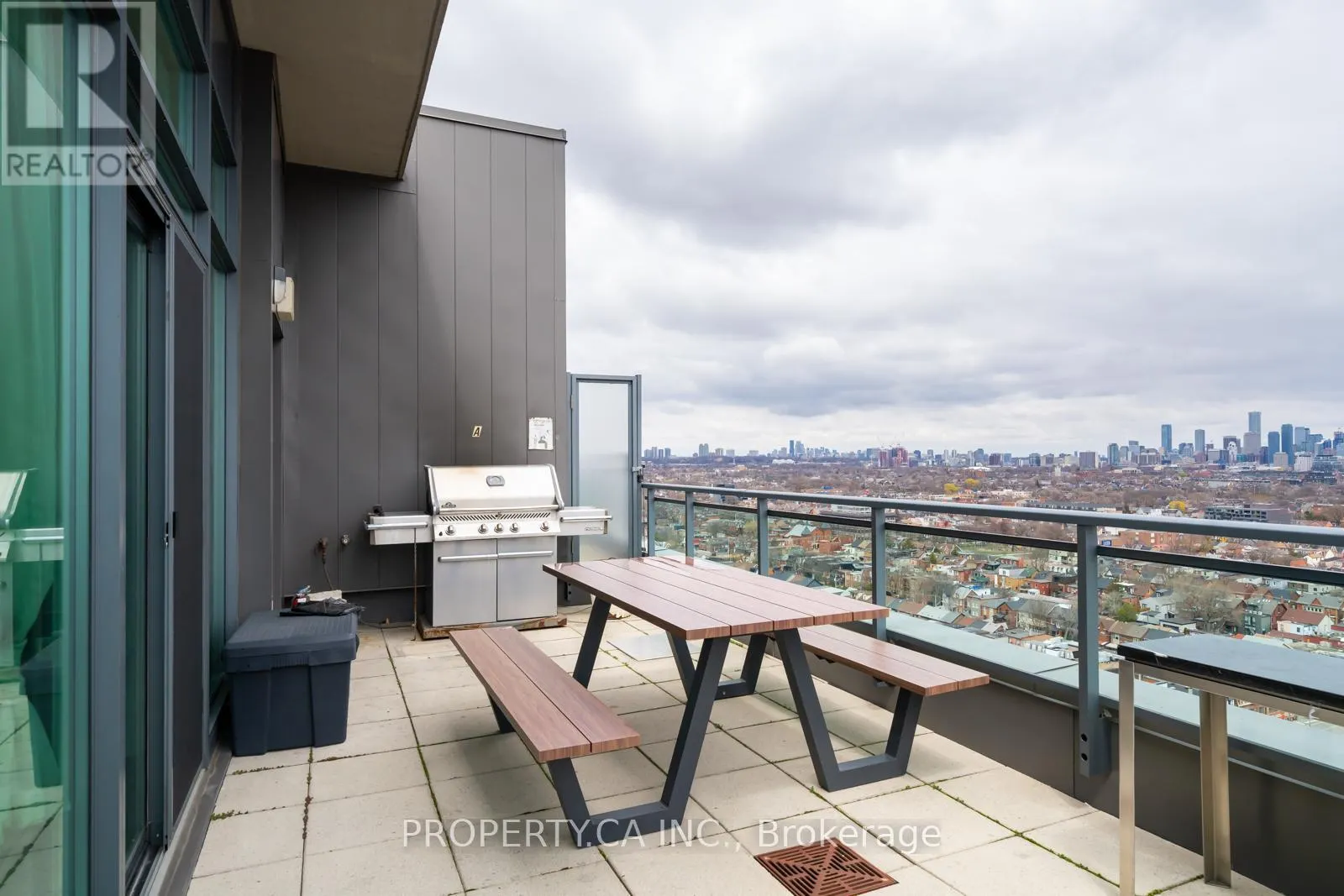 512 - 1171 QUEEN STREET W
