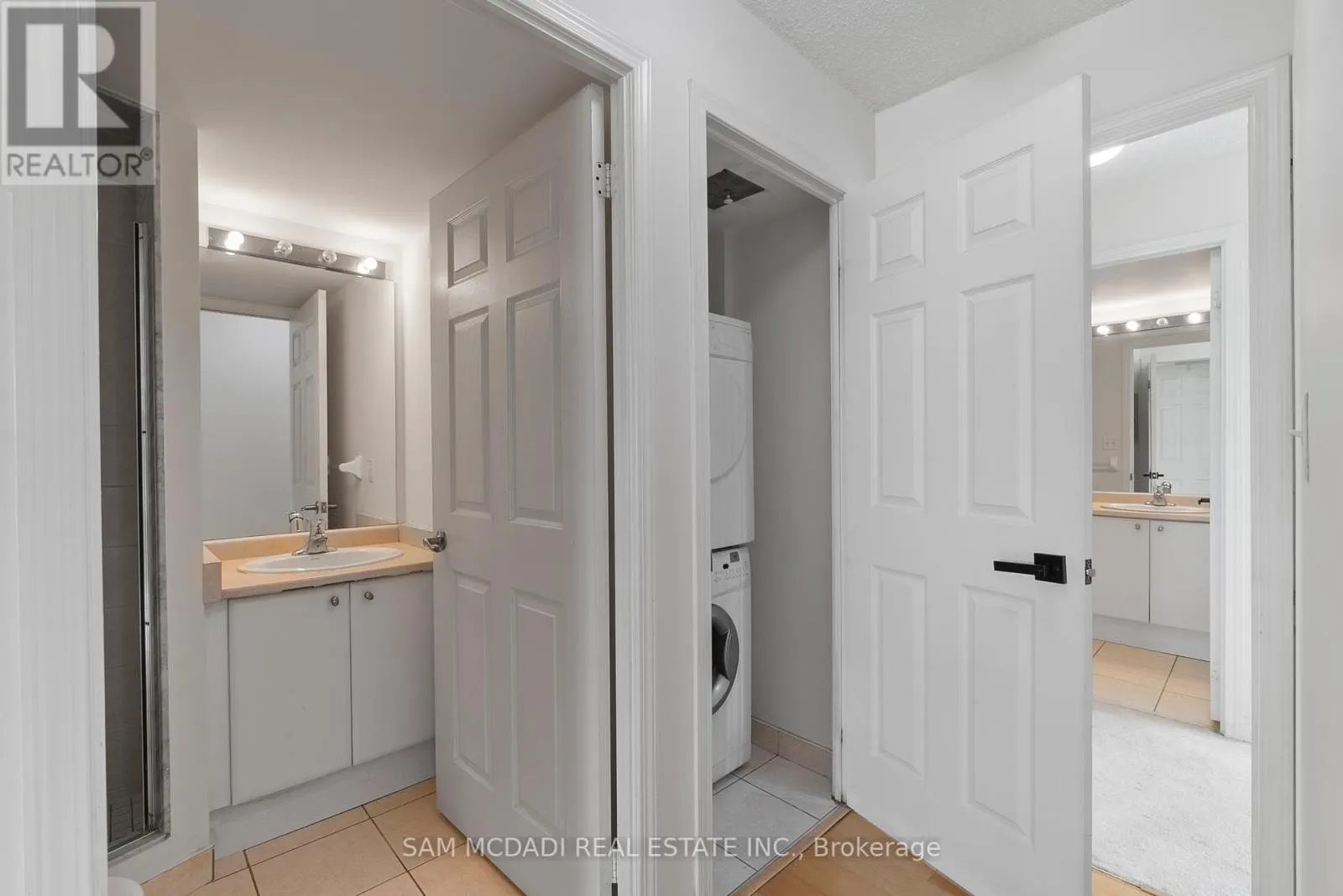 802 - 18 SPRING GARDEN AVENUE