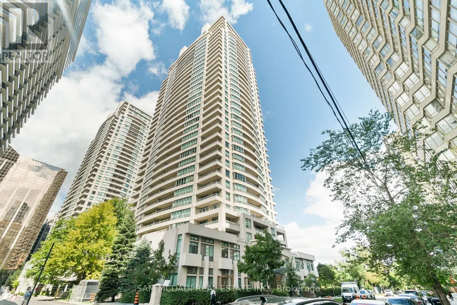 802 - 18 SPRING GARDEN AVENUE