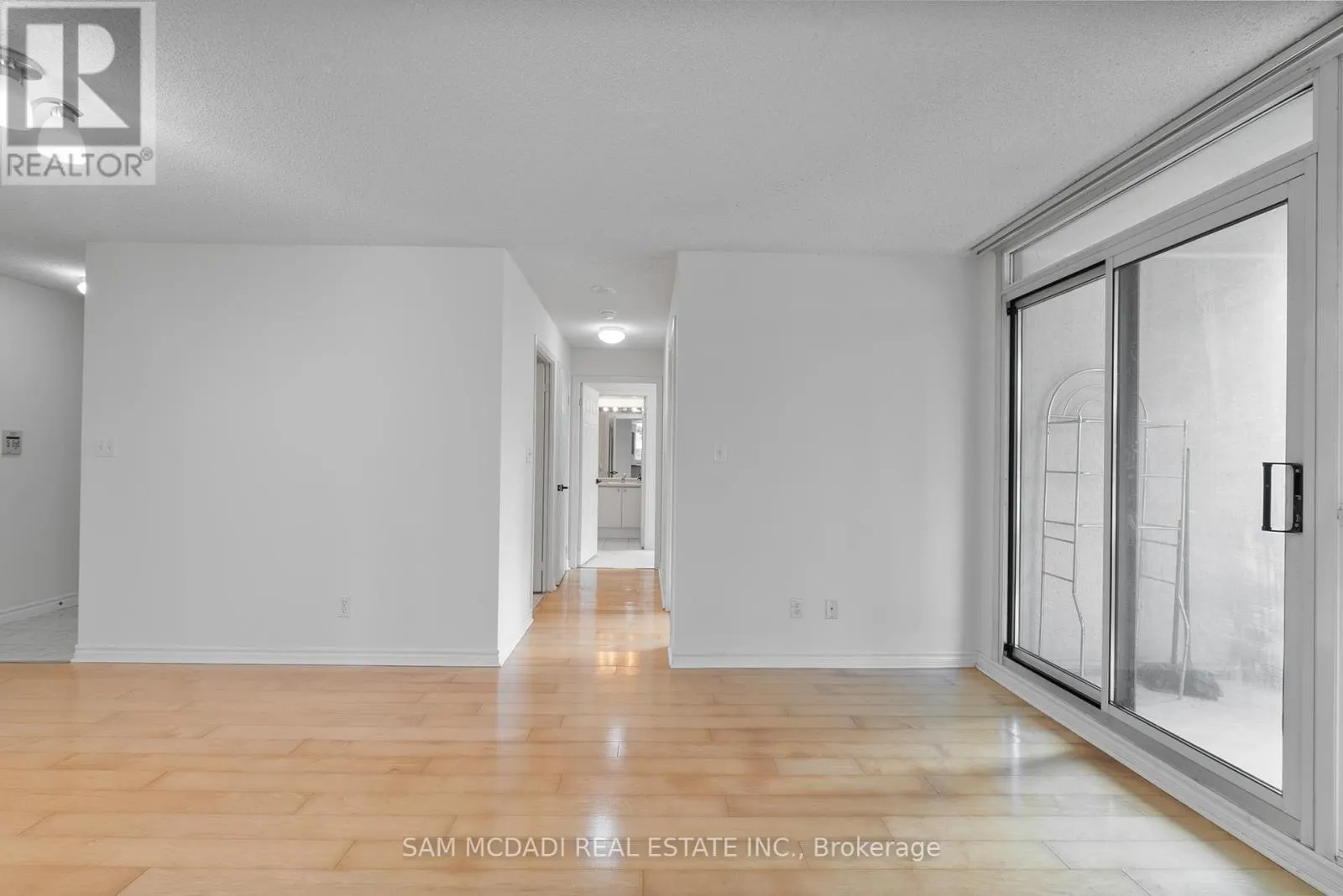 802 - 18 SPRING GARDEN AVENUE