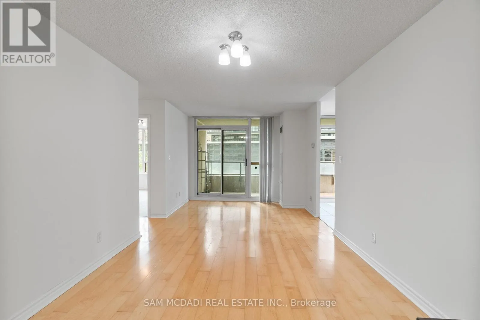 802 - 18 SPRING GARDEN AVENUE
