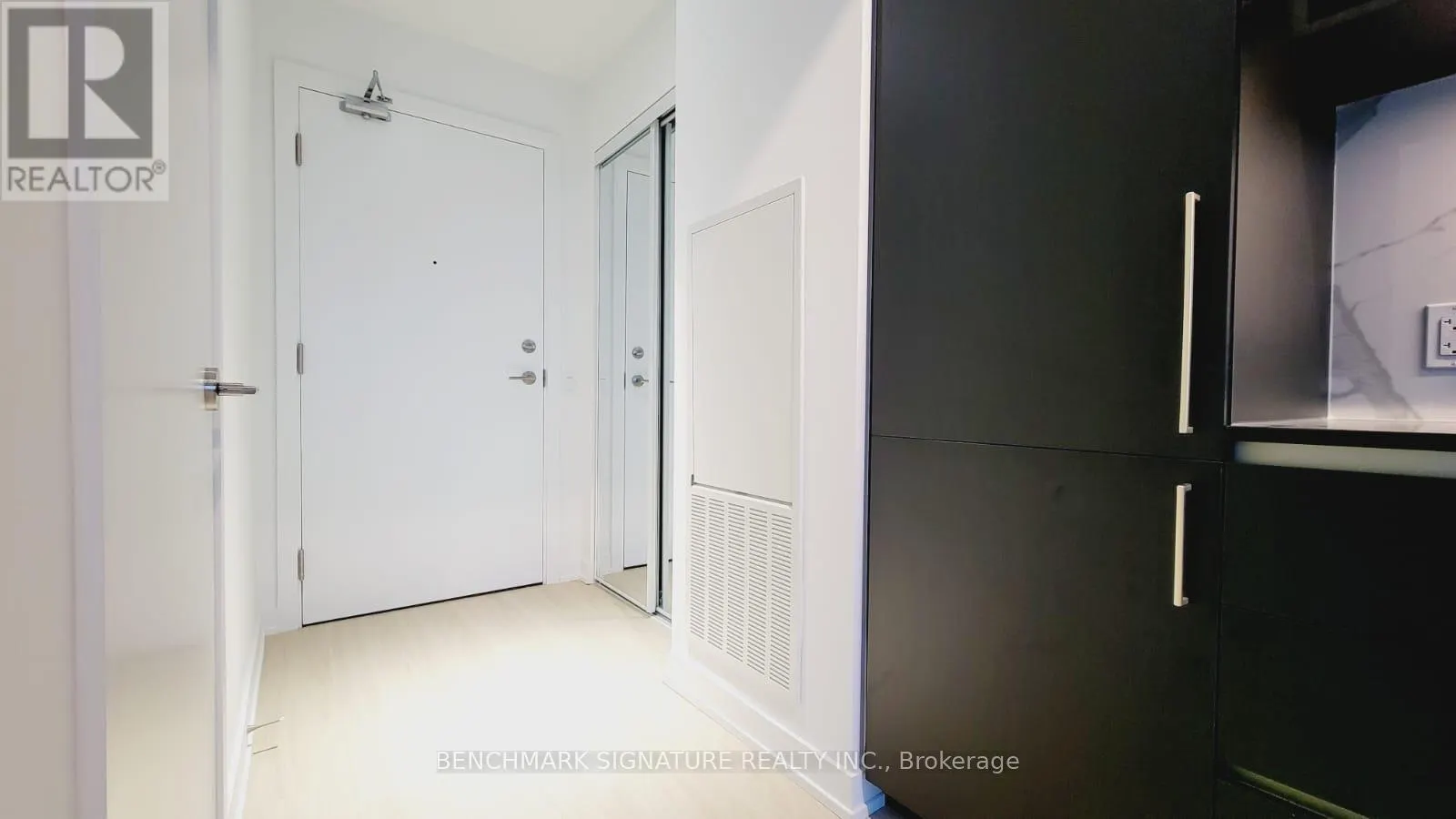 6007 - 8 WELLESLEY STREET W