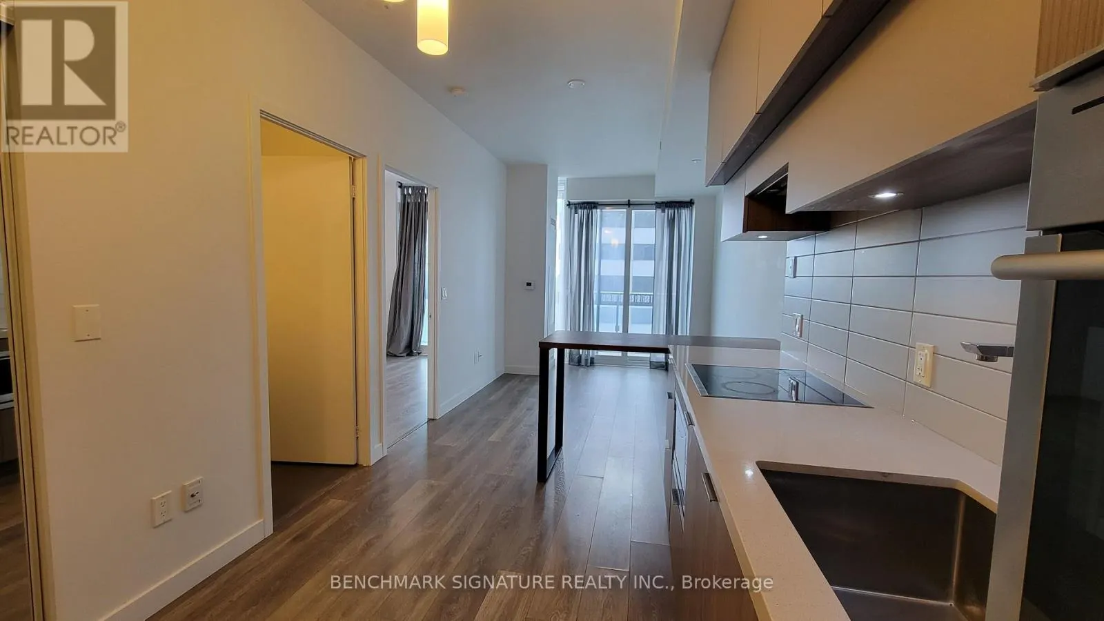 3003 - 8 EGLINTON AVENUE E