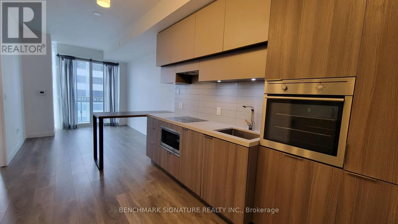 3003 - 8 EGLINTON AVENUE E