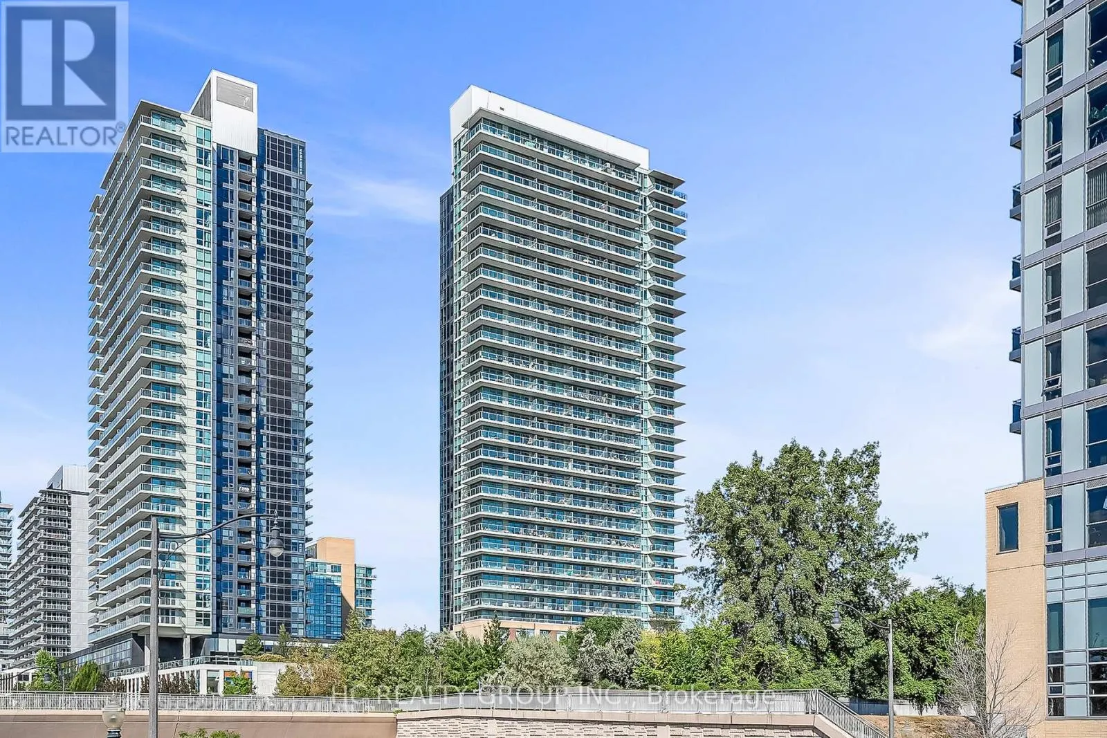 2205 - 33 SINGER COURT