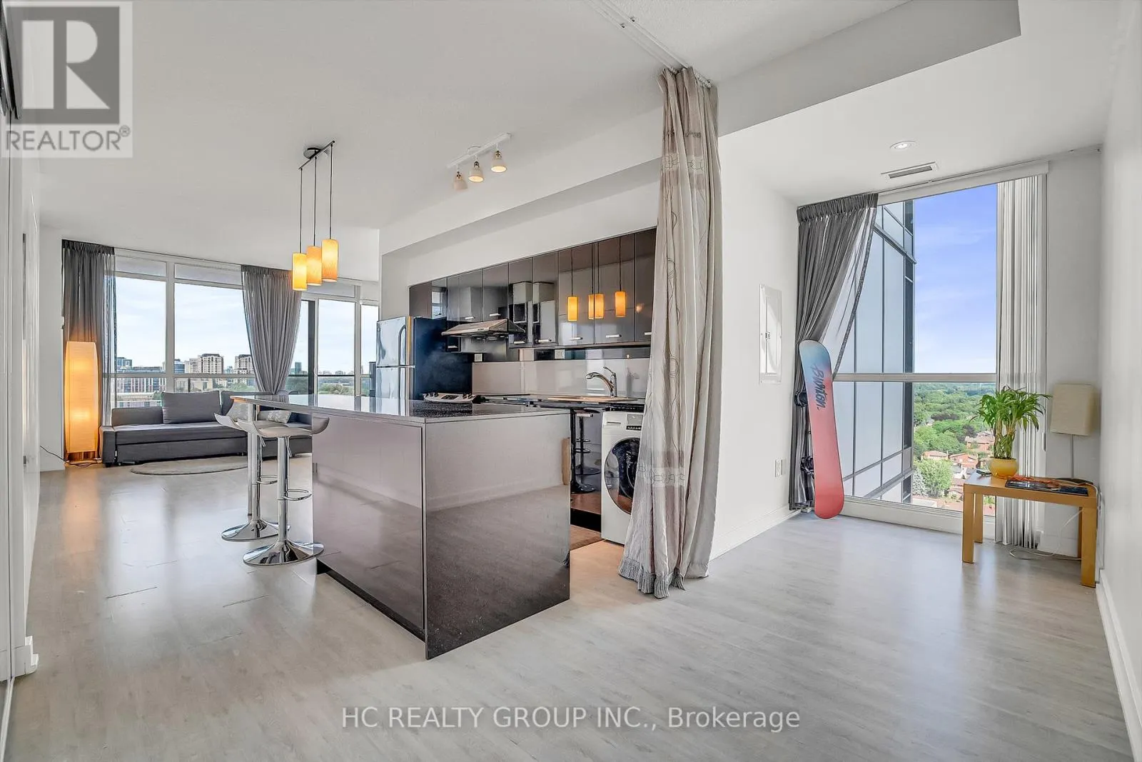 2205 - 33 SINGER COURT