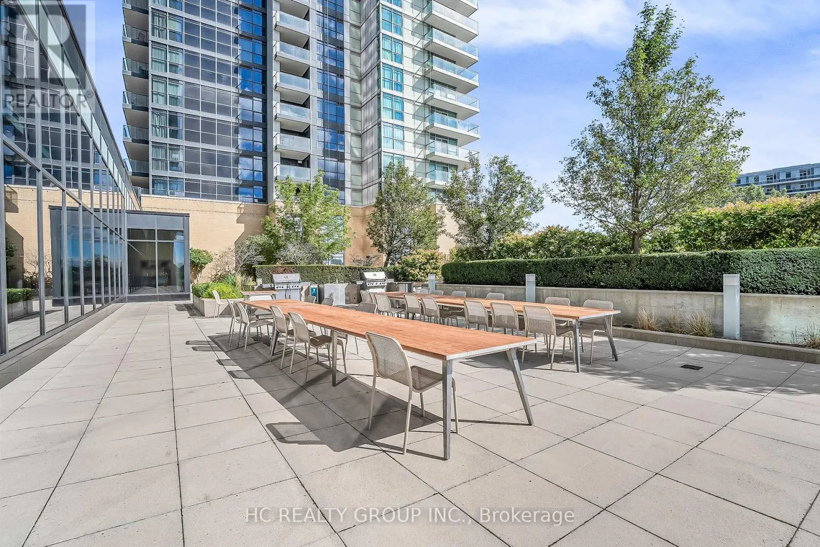 2205 - 33 SINGER COURT
