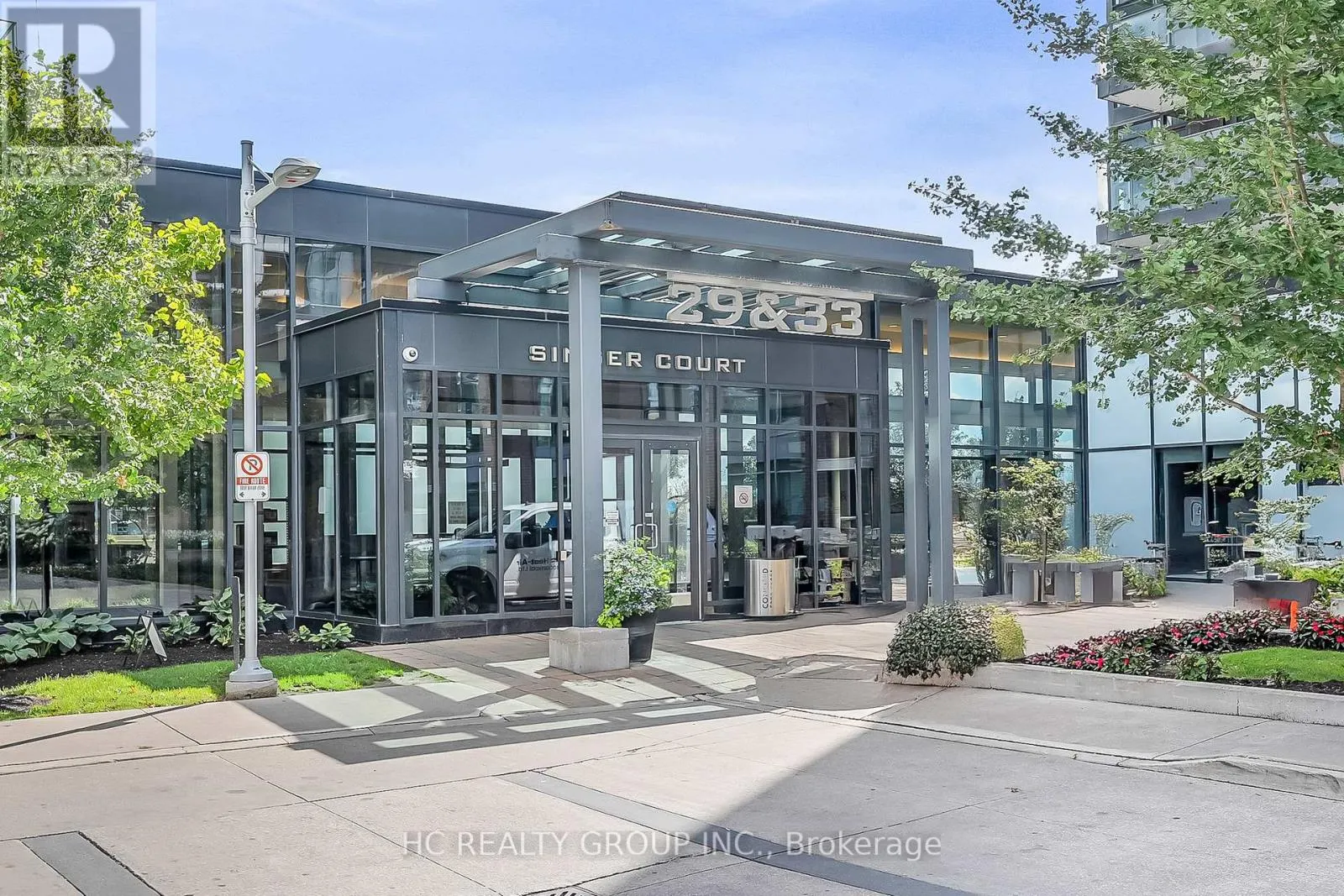 2205 - 33 SINGER COURT