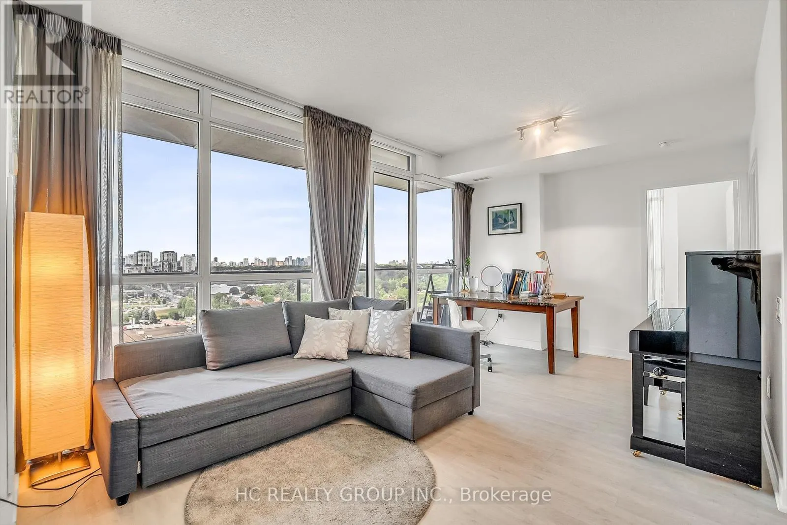 2205 - 33 SINGER COURT