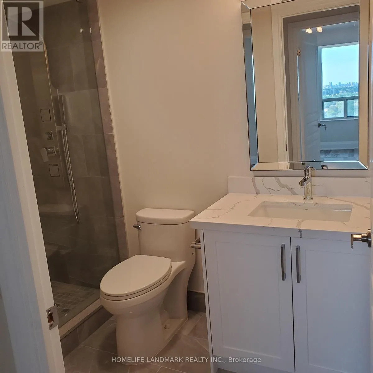 2125 - 15 NORTHTOWN WAY