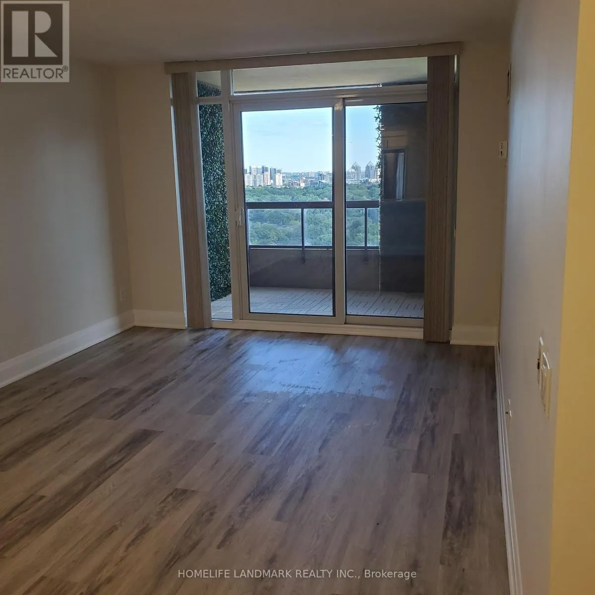 2125 - 15 NORTHTOWN WAY
